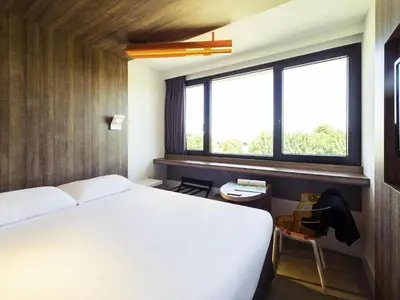 Un ou plusieurs lits dans un hébergement de l'établissement ibis Styles Niort Poitou Charentes