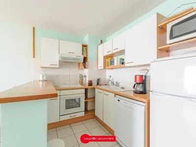 Cuisine ou kitchenette dans l'établissement T3 pour 4 personnes avec balcon à Châtelaillon-Plage - FR-1-258-186
