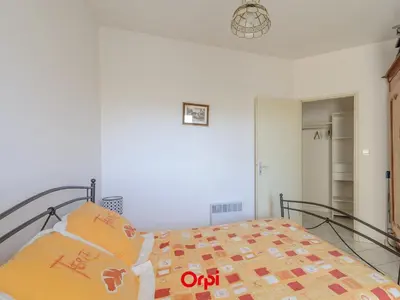 Un ou plusieurs lits dans un hébergement de l'établissement Appartement T2 à 50m de la plage avec piscine, tennis et balcon - Châtelaillon-Plage - FR-1-258-187