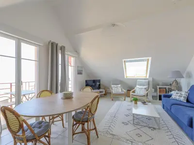 Coin salon dans l'établissement Appartement T2 en Front de Mer avec Balcon, Wifi et Parking - Châtelaillon-Plage - FR-1-258-188