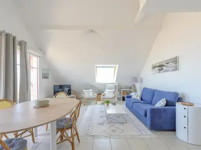 Coin salon dans l'établissement Appartement T2 en Front de Mer avec Balcon, Wifi et Parking - Châtelaillon-Plage - FR-1-258-188