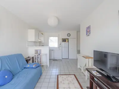 Cuisine ou kitchenette dans l'établissement Appartement T2 à 50m de la Plage, Balcon, Wifi, Tout Confort, 4 Pers, Châtelaillon-Plage - FR-1-258-189