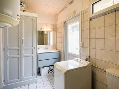 Salle de bains dans l'établissement Maison familiale à 100m de la plage avec jardin clos et parking, pour 6 personnes - FR-1-258-190
