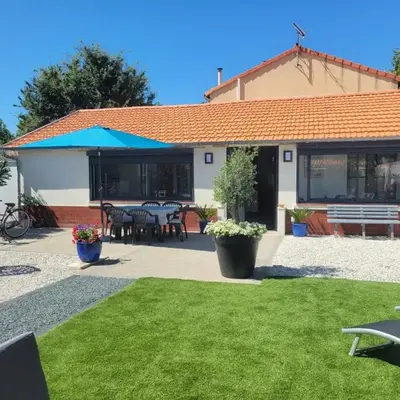 Maison familiale à 100m de la plage avec jardin clos et parking