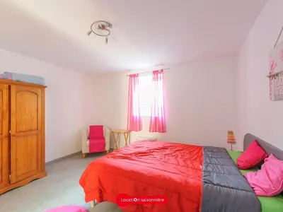 Un ou plusieurs lits dans un hébergement de l'établissement Appartement T2 à 50m de la plage avec cour, Wifi et équipements bébé – 4 pers, Châtelaillon-Plage - FR-1-258-194