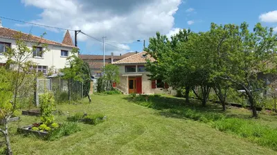 Jardin de l'établissement La maison triangulaire