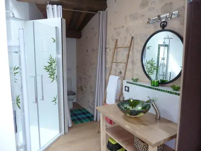 Salle de bains dans l'établissement La maison triangulaire