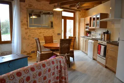 Cuisine ou kitchenette dans l'établissement La maison triangulaire
