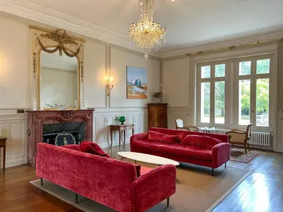 Coin salon dans l'établissement Château l'Hubertière