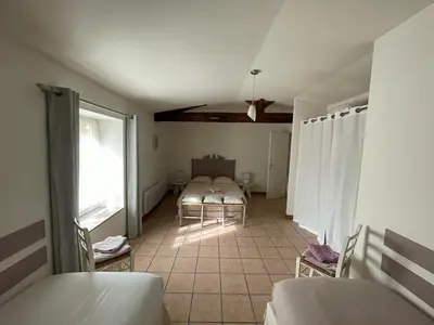 Un ou plusieurs lits dans un hébergement de l'établissement La maison de Charlotte-Le gite-Futuroscope