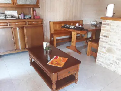 Cuisine ou kitchenette dans l'établissement La maison neuve