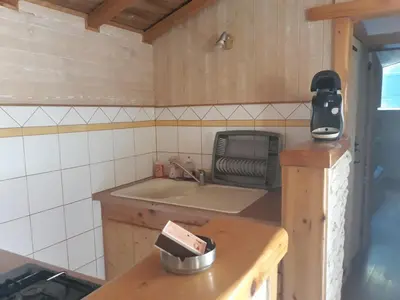 Cuisine ou kitchenette dans l'établissement La maison neuve