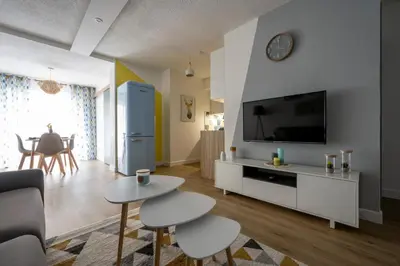 Télévision ou salle de divertissement dans l'établissement T2 cosy Port de plaisance Parking-wifi gratuit