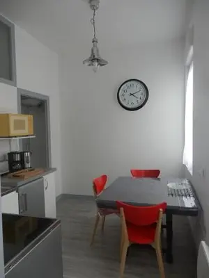 Cuisine ou kitchenette dans l'établissement Appartement T2 ou T1 côté cour/jardin avec garage