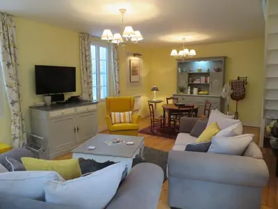 Télévision ou salle de divertissement dans l'établissement La Maison de Riviere