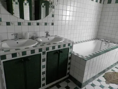 Salle de bains dans l'établissement Au pré du Mignon aux portes du Marais Poitevin