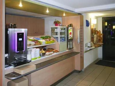 Cuisine ou kitchenette dans l'établissement ibis budget Niort - La Crèche