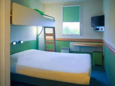 Un ou plusieurs lits dans un hébergement de l'établissement ibis budget Niort - La Crèche