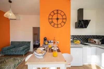 Cuisine ou kitchenette dans l'établissement L'île de la Brèche