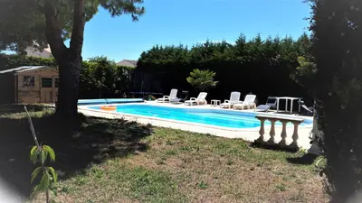 Piscine de l'établissement Gîte 3 étoiles 300m plage piscine privée grand jardin ou située à proximité