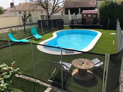 Piscine de l'établissement L Abricotier ou située à proximité
