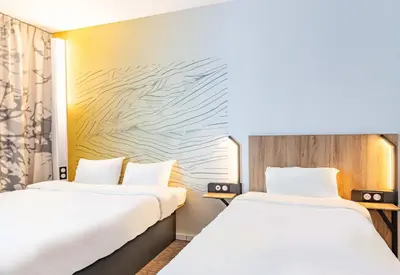 Un ou plusieurs lits dans un hébergement de l'établissement B&B HOTEL Poitiers Aéroport