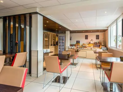 Coin salon dans l'établissement Hôtel Ibis Cognac Centre