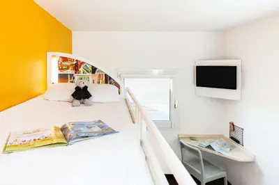 Télévision ou salle de divertissement dans l'établissement HôtelF1 Angoulême