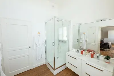 Salle de bains dans l'établissement Le Rempart du Midi