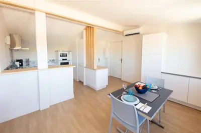 Cuisine ou kitchenette dans l'établissement Le Rempart du Midi