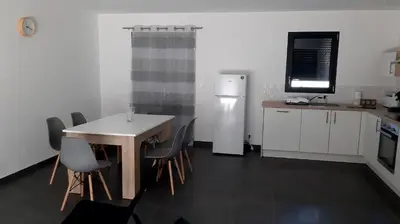 Cuisine ou kitchenette dans l'établissement Maison entière moderne tout confort de 92m²