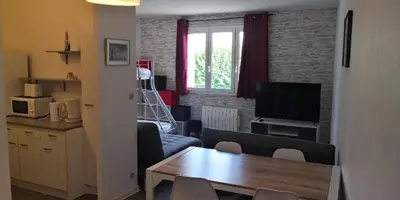 Cuisine ou kitchenette dans l'établissement Appartement meublé proche du futuroscope