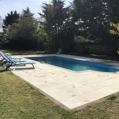 Piscine de l'établissement BlanzayAprtment 1bed Pool Bbq Wifi FreeP ou située à proximité