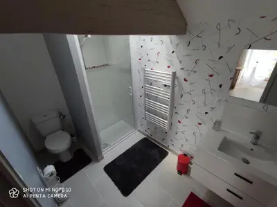 Salle de bains dans l'établissement GITE DE MONTRANCON