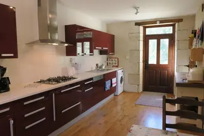 Cuisine ou kitchenette dans l'établissement Le Moulin de Charzay, éco-gîte familial en Deux-Sèvres, Nouvelle Aquitaine