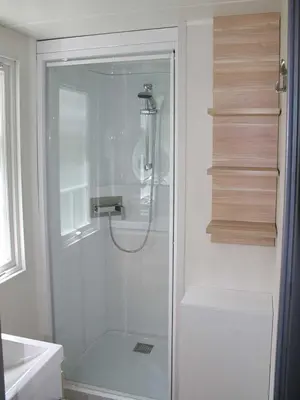 Salle de bains dans l'établissement Camping l'île Cariot