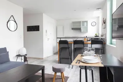 Cuisine ou kitchenette dans l'établissement Le RI-BELLOT de 1 à 4 pers - Lit King Size