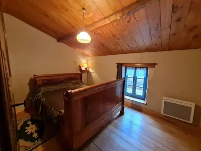 Un ou plusieurs lits dans un hébergement de l'établissement Maison de charme avec WiFi au cœur du Marais Poitevin, jardin clos, barque et vélos, 4 chambres - FR-1-426-146