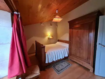 Un ou plusieurs lits dans un hébergement de l'établissement Maison de caractère avec jardin, barque et VTT dans le Marais Poitevin - FR-1-426-139