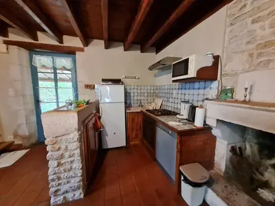 Cuisine ou kitchenette dans l'établissement Maison de caractère avec jardin, barque et VTT dans le Marais Poitevin - FR-1-426-139