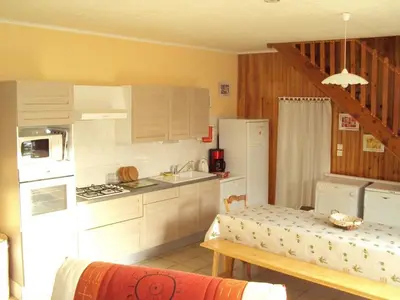 Cuisine ou kitchenette dans l'établissement Maison rénovée avec jardin, SPA, vélos près des commerces - Animaux acceptés - FR-1-426-291