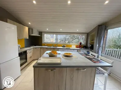 Cuisine ou kitchenette dans l'établissement Gîte charmant au bord de l'eau avec canoës, terrasse et jardin à Damvix, au cœur du Marais Poitevin. - FR-1-426-354