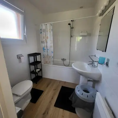 Salle de bains dans l'établissement 2025 Reno 2-Bed Escape w pool Min to GolfCources