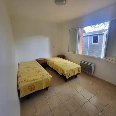 Un ou plusieurs lits dans un hébergement de l'établissement 2025 Reno 2-Bed Escape w pool Min to GolfCources