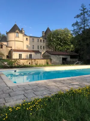 Piscine de l'établissement Château de la Mothe ou située à proximité
