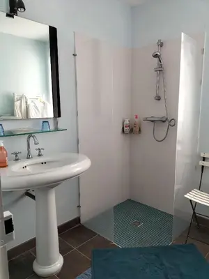 Salle de bains dans l'établissement Château de la Mothe
