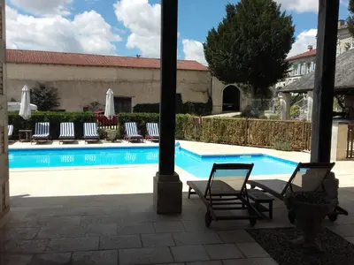 Piscine de l'établissement Le Petit Souhait & Le Verger ou située à proximité