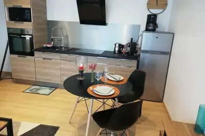 Cuisine ou kitchenette dans l'établissement Entre Piscine et Mer