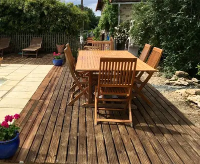 Terrasse ou espace extérieur de l'établissement Chatain - Cottage - Sleeps 5 - Pool - Garden