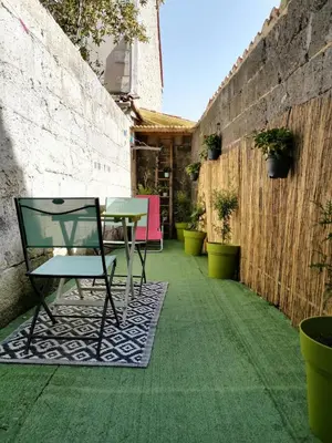 Terrasse ou espace extérieur de l'établissement L'ATELIER - 500m Musée BD